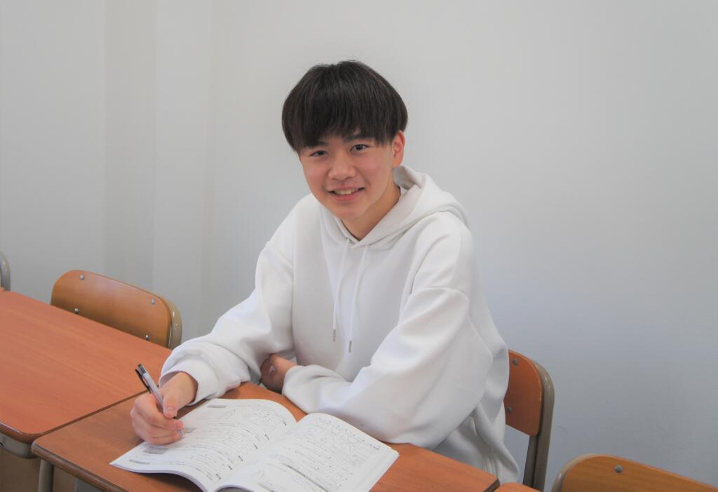 「Ｗ早稲田ゼミでの学習を進める中で特に役に立ったものは？」という質問に答える生徒。